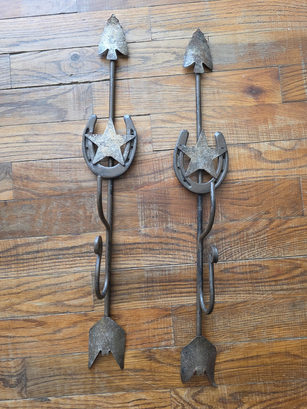 Rustic Metal Horseshoe Star Wall Hooks - Brown Finish